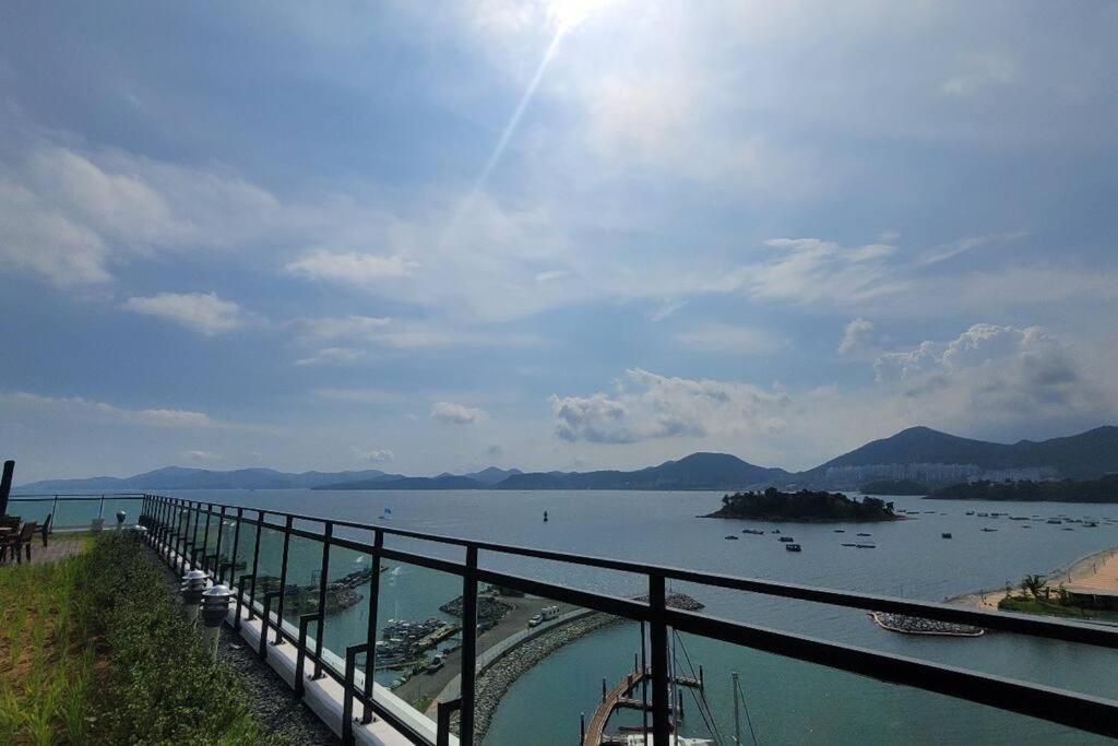 The Castle Ocean Marina Double Suite Yeosu Bagian luar foto