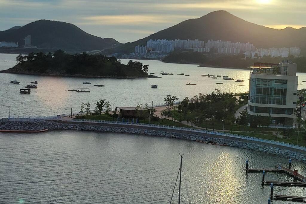 The Castle Ocean Marina Double Suite Yeosu Bagian luar foto