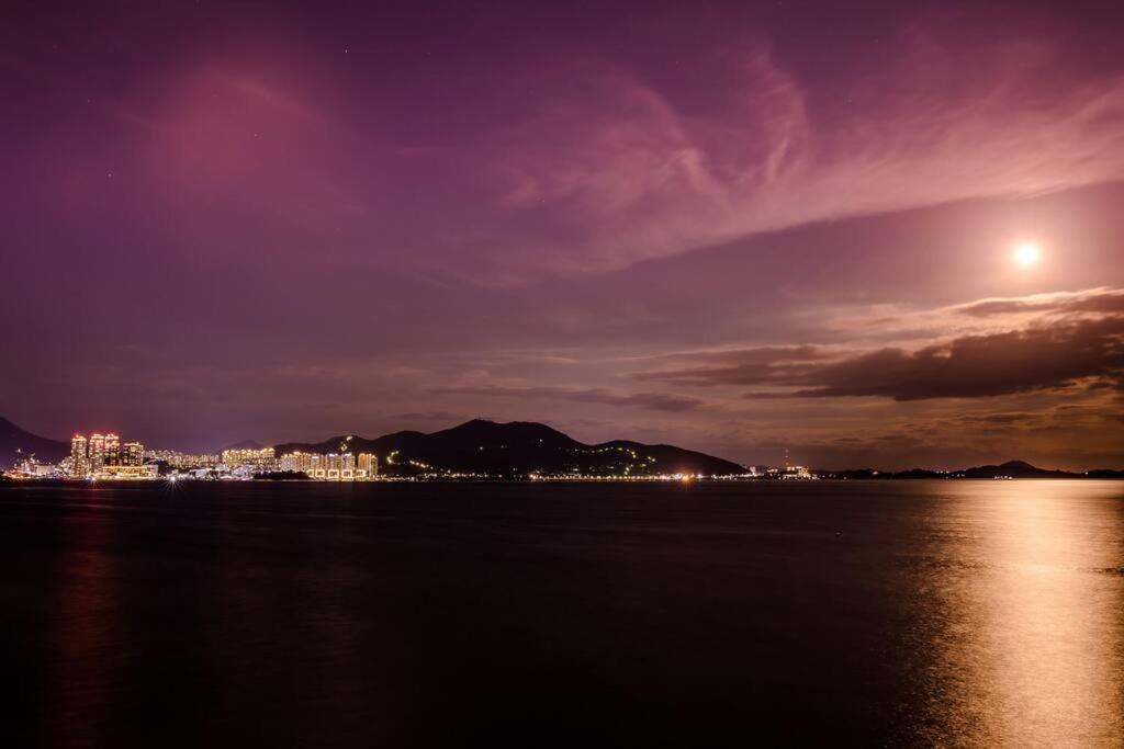The Castle Ocean Marina Double Suite Yeosu Bagian luar foto
