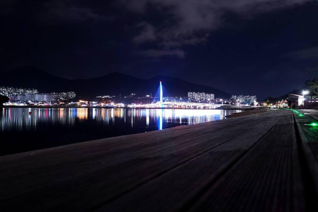 The Castle Ocean Marina Double Suite Yeosu Bagian luar foto