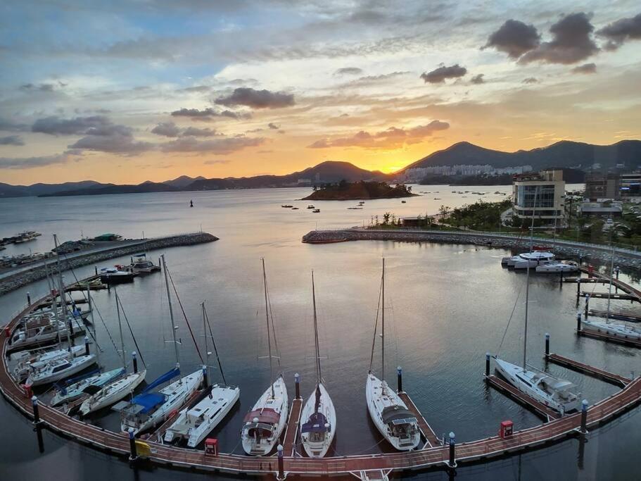 The Castle Ocean Marina Double Suite Yeosu Bagian luar foto