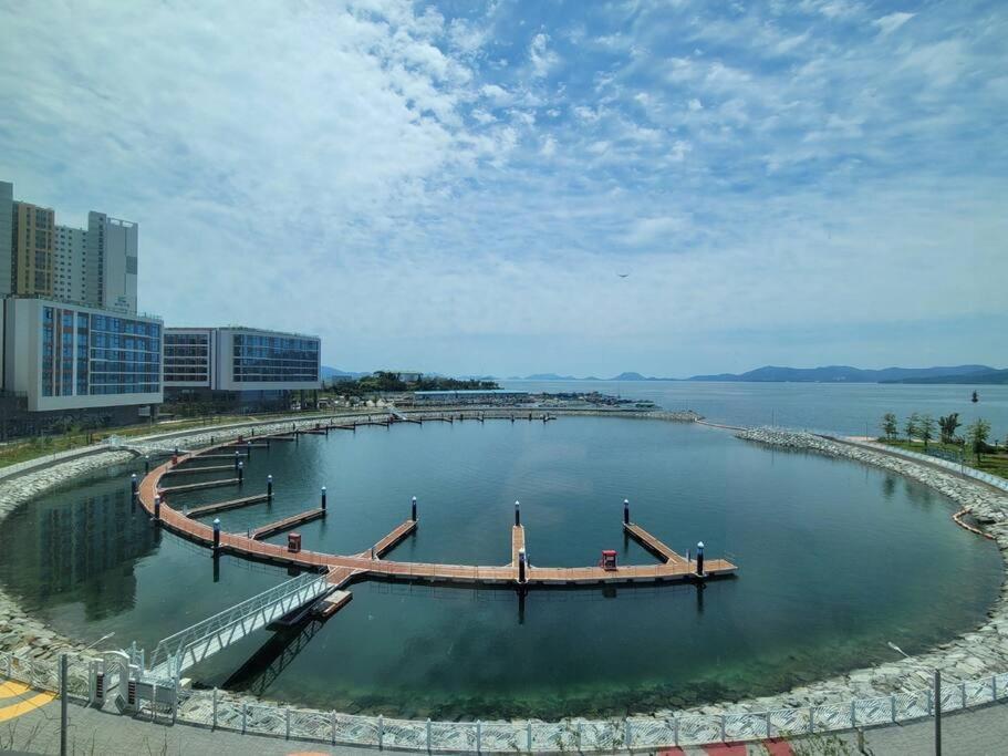 The Castle Ocean Marina Double Suite Yeosu Bagian luar foto