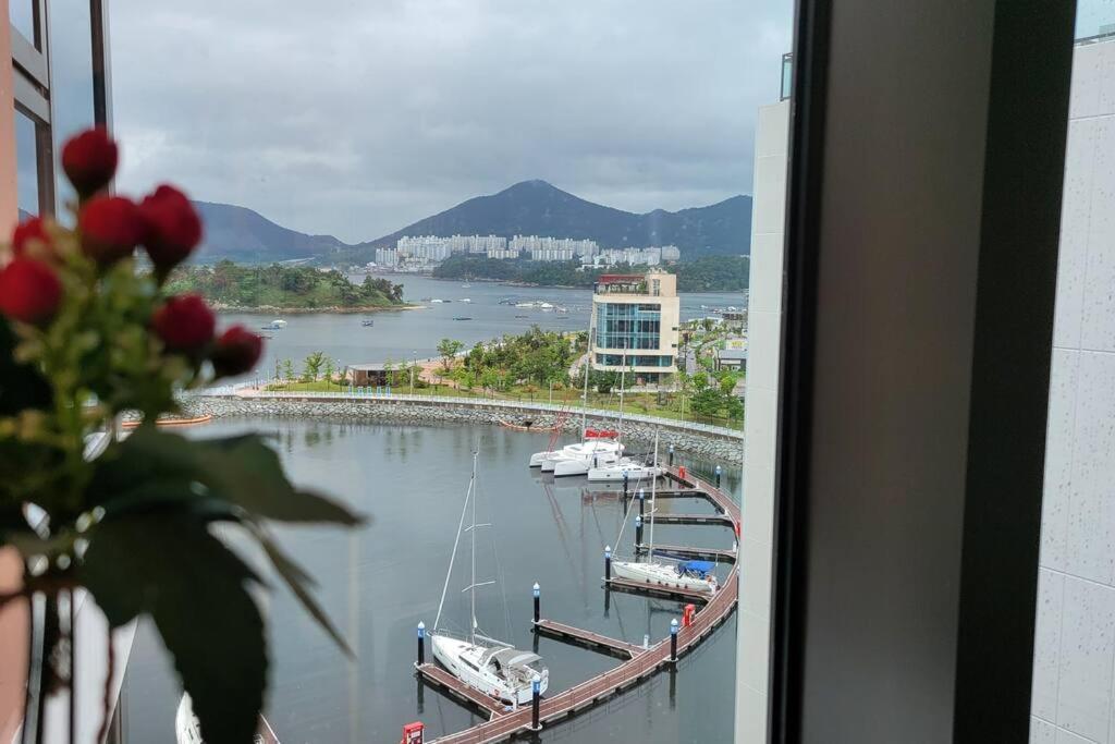 The Castle Ocean Marina Double Suite Yeosu Bagian luar foto